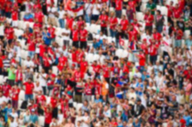 Bir stadyum üzerinde bulanık kalabalık