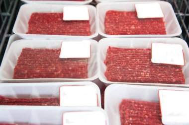 Bir kasap dükkanında et