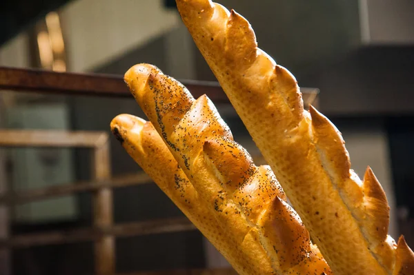 Padaria. Produção de pão, pãezinhos, tortas e biscoitos — Fotografia de Stock