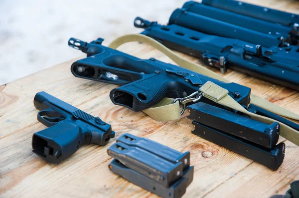 Ahşap arka plan cephane silah