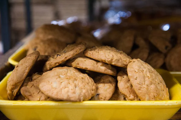 Bakkerij. Productie van brood, broodjes, taarten en koekjes — Stockfoto