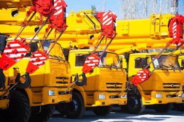 Sarı Teleskopik kollar ve büyük t ile mobil inşaat Vinçler