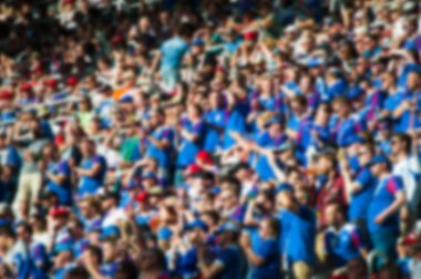 Bir stadyum üzerinde bulanık kalabalık