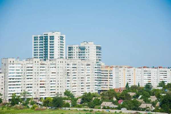 Gloednieuw appartement gebouw — Stockfoto