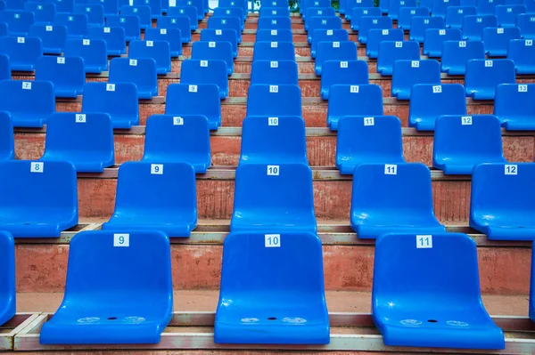 Prázdná modrá sedadla stadionu — Stock fotografie