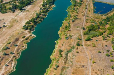 Tarlalar ve çayırlar. Havadan görünüm. Manzara.