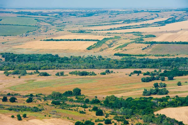 Ladang dan padang rumput. Pemandangan udara. Lansekap . — Stok Foto