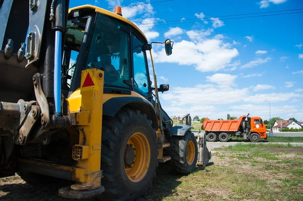 Repair of asphalt road in the city