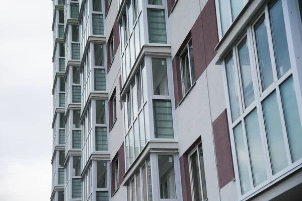 Nuevo edificio de apartamentos — Foto de Stock