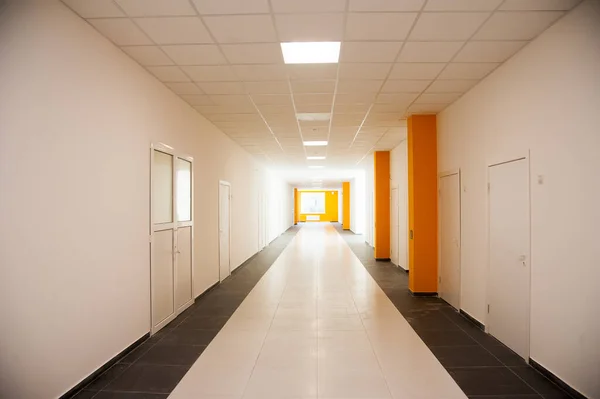 Empty Clean Hallway Corridor Interior Classroom Furniture Cabinet Door Room — Φωτογραφία Αρχείου