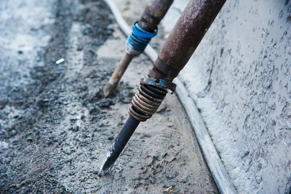 Straßenarbeiter Entfernt Bei Straßenbau Alten Asphalt Mit Presslufthammer — Stockfoto