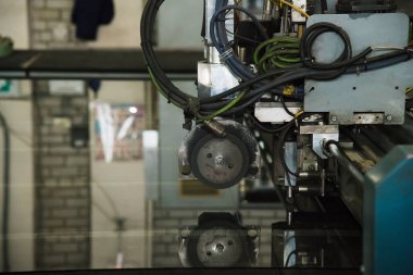 Cam fabrikası. PVC Pencere ve Kapı Üretimi için Cam Paneller, sertleştirilmiş yüzer cam paneller