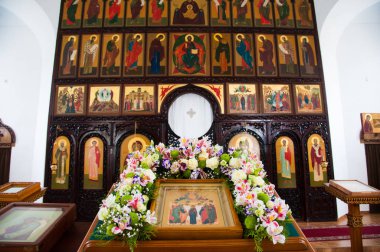 Rus Ortodoks Kilisesi 'nin içinde. Kilisenin içinde. Iconostas
