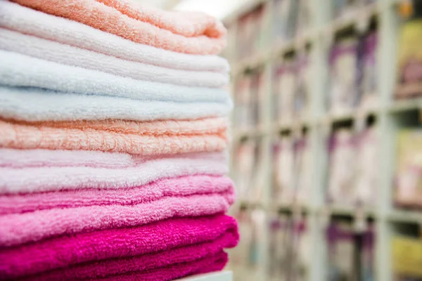 Colorful Towels Shelves Store — Stock Photo, Image