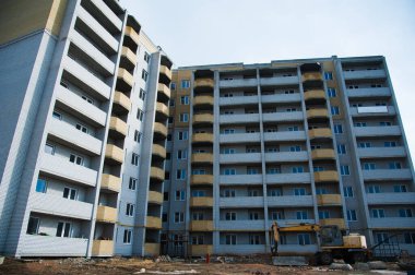 Çok katlı bir bina. Çok katlı konut inşaatı