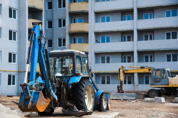 多层的大楼 多层住宅楼宇的建造 — 图库照片