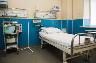 Modern klinikteki ameliyathane.