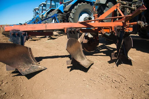 Tracteur Labourant Des Champs Préparation Des Terres Pour Semer — Photo