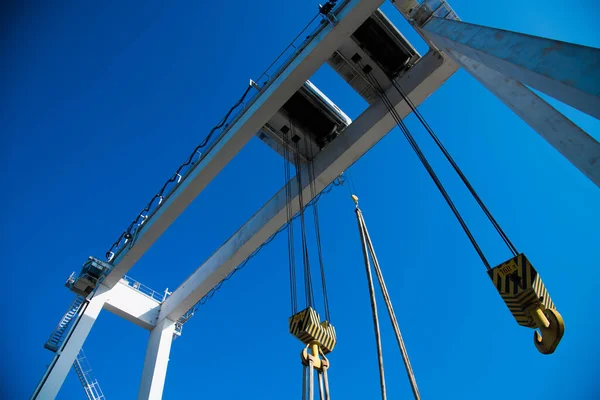 Harbor Gantry Crane Moving Tank Container Industrial Port — Stock Photo, Image