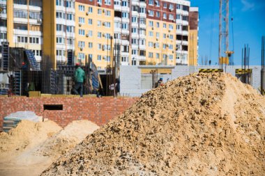 Çok katlı bir bina. Çok katlı konut inşaatı