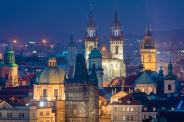 Fantastik hava görünümünü Prag çatılar, kaleler ve kilise kubbeleri, Czeh, Europe
