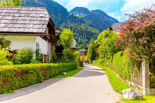 Hermoso pueblo europeo villadge en Montañas, calle y casas —  Fotos de Stock