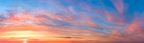 Big Panoramic Sunrise Sundown Sanset Sky Πολύχρωμα Σύννεφα Μακρύ Πανόραμα — Φωτογραφία Αρχείου