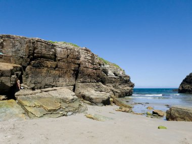 mavi deniz ufuk taş manzara ile