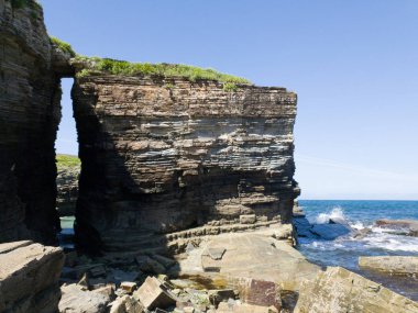 mavi deniz ufuk taş manzara ile