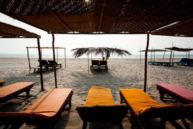 Goa plaj tente alacakaranlıkta