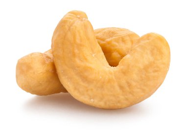 Beyaz arka planda izole edilmiş kaju fıstığı. 