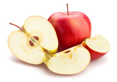 dilimlenmiş ve beyaz arka plan üzerinde bütün kırmızı lezzetli elma izole