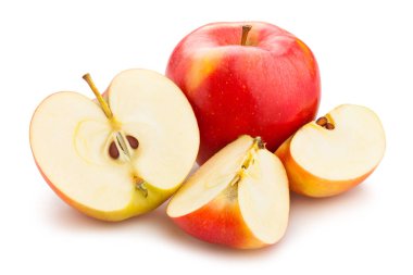 beyaz izole dilimlenmiş taze kırmızı elma