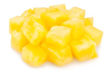 Dilimlenmiş ananas parçaları izole edilmiş.