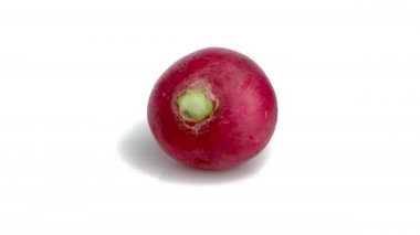 Beyaz arkaplanda kırmızı turplar