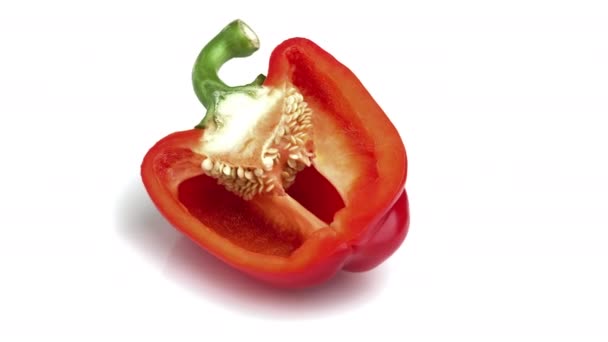 Skivad Röd Bell Pepper Vit Bakgrund — Stockvideo