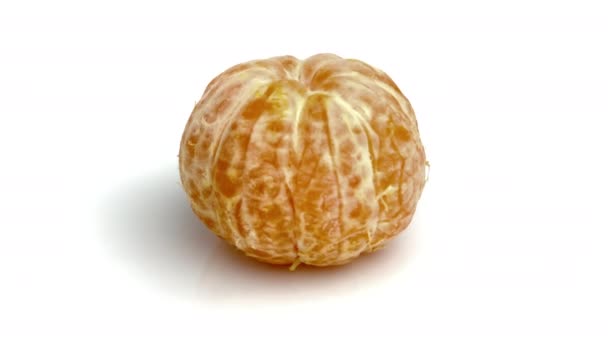 白色背景的剥皮橘子 — 图库视频影像