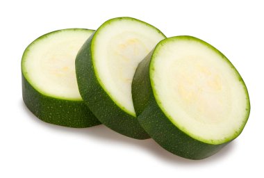 Dilimlenmiş kabak yolu beyaza izole edilmiş