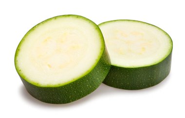 Dilimlenmiş kabak yolu beyaza izole edilmiş