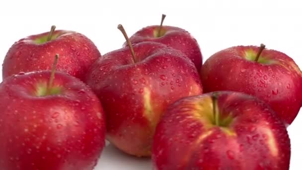 Röda Äpplen Isolerad Vit Bakgrund — Stockvideo