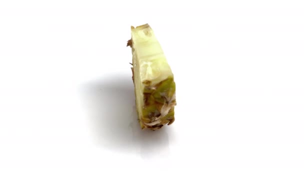 Ananas Bambino Affettato Isolato Bianco — Video Stock