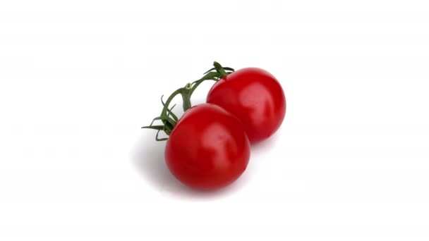 在白色上分离的樱桃番茄 — 图库视频影像