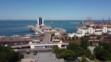 Odessa Ukrayna 06.26.2020: potemkin merdiveni port görünümü