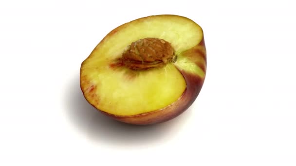 白で隔離された桃の切り身 — ストック動画