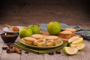 Elmalı turta ahşap tablo. 