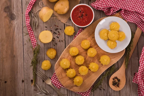 Patate Duchessa Sul Tagliere — Foto Stock