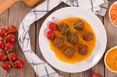 Köfte ile havuç çorbası.