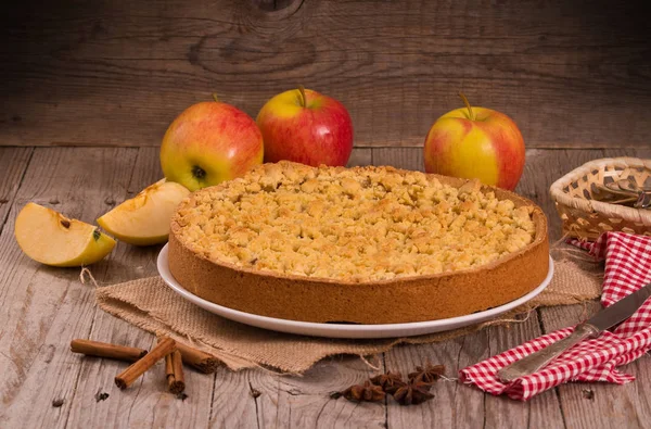 Crumble Apple Cake White Dish — Stock Photo, Image