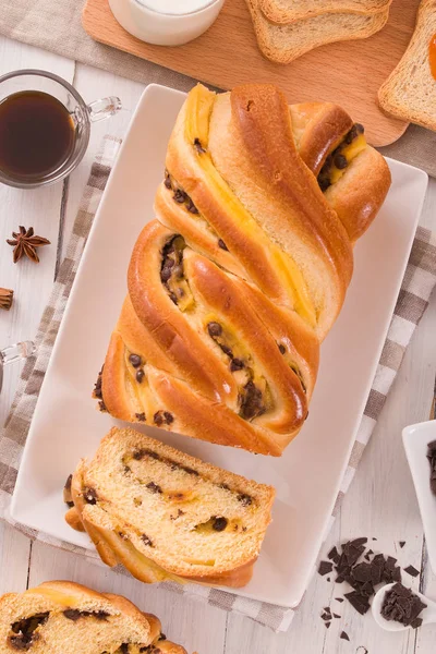 Brioche Com Chips Chocolate — Fotografia de Stock