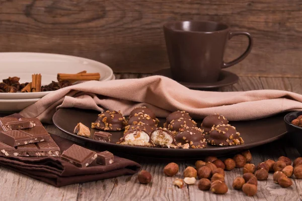 Schokoladentrüffel Mit Karamellcremefüllung — Stockfoto
